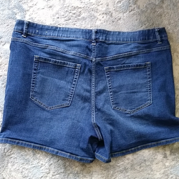 Lane Bryant Mid-Rise Girlfriend Short Flex Shorts - Picture 8 of 12